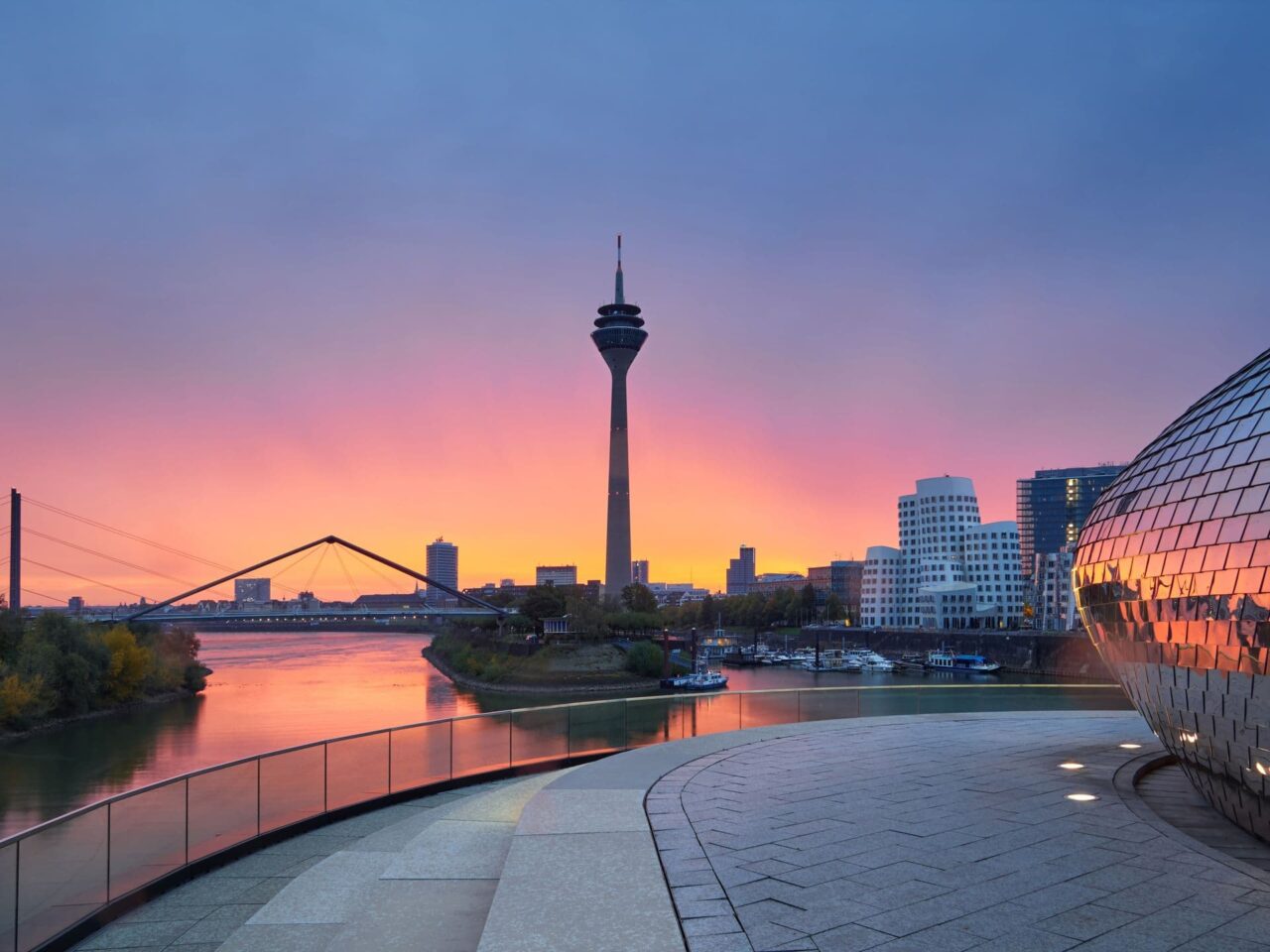 Düsseldorf Airport Rent A Car www.wheego-mobility.com
